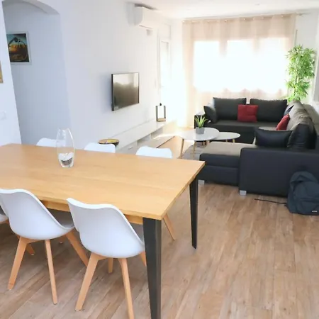 Frances Masia Appartement Roses